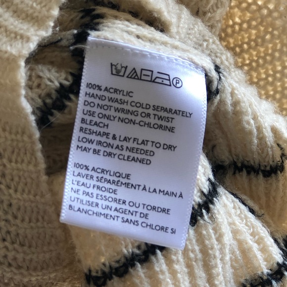 Urban Outfitters Sweater - Picture 6 of 7